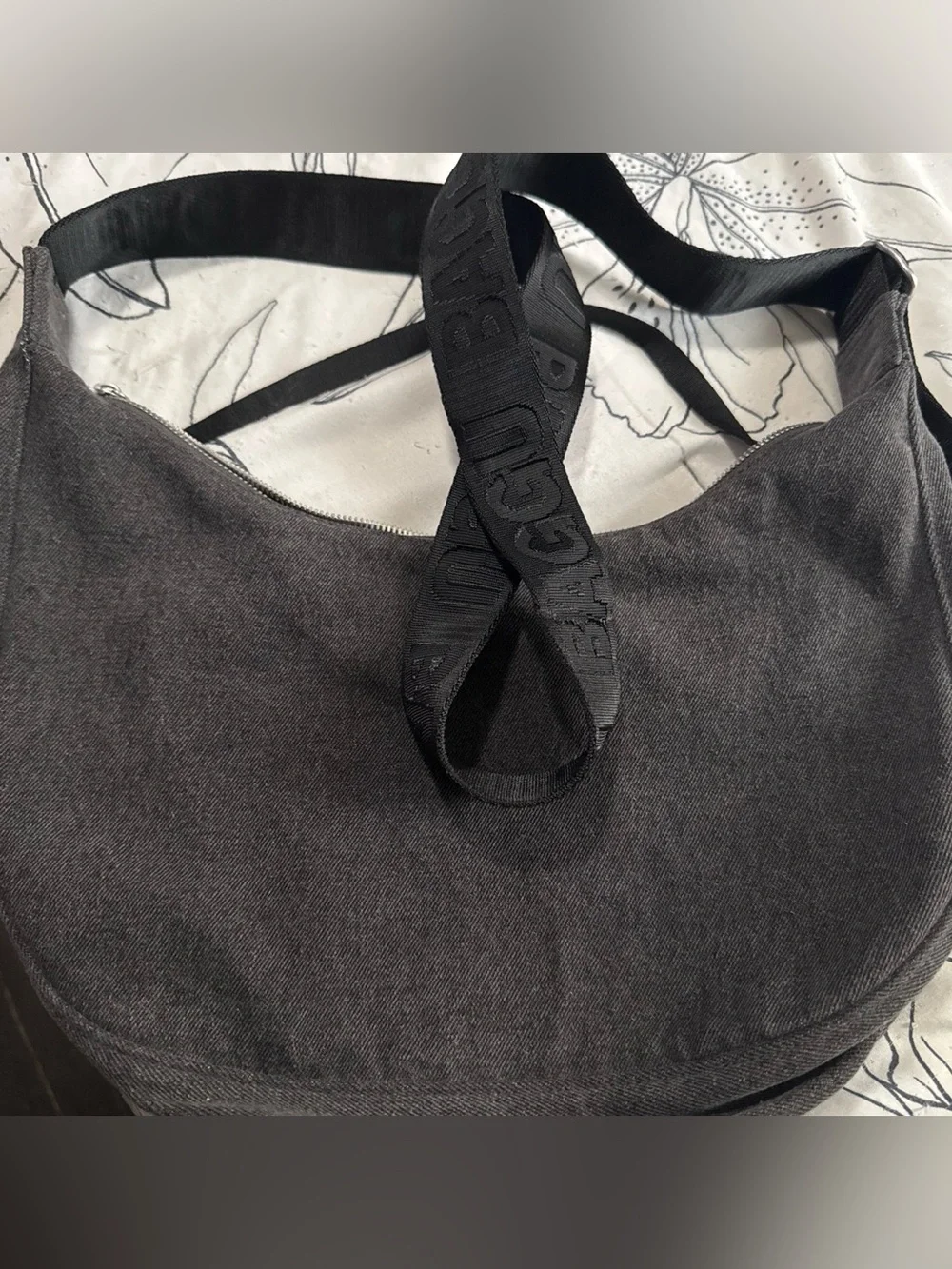 BAGGU medium crescent denim